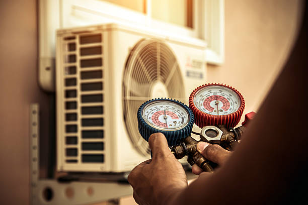 Professional Hvac technician working in Phoenix, MD